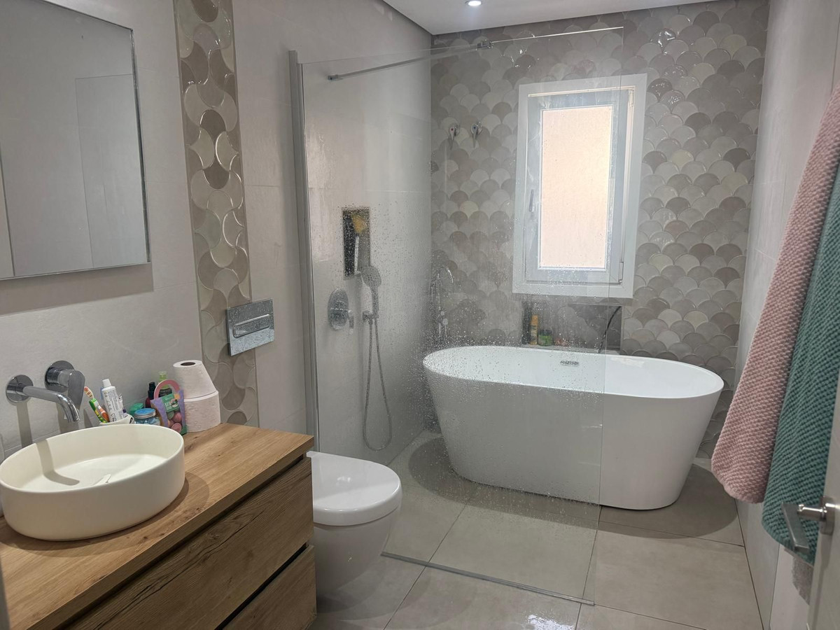 Se vende Pareada de 3 dormitorios en Costa Del Sol, Málaga, España