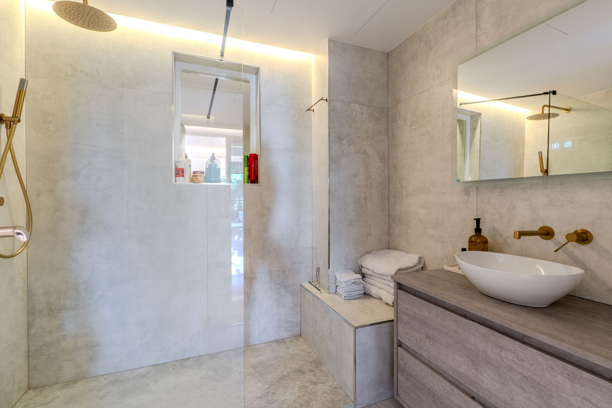 Se vende Apartamento Planta Media de 2 dormitorios en Costa Del Sol, Málaga, España