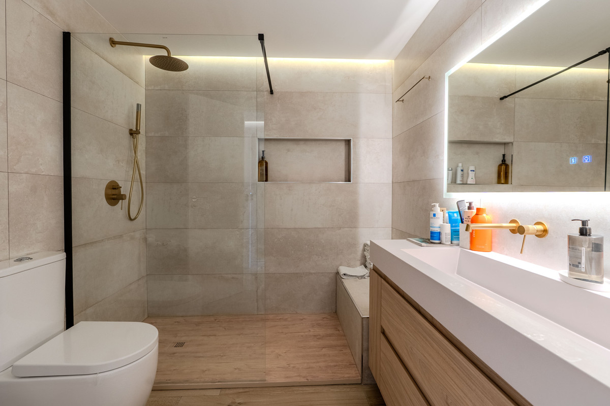 Se vende Apartamento Planta Media de 2 dormitorios en Costa Del Sol, Málaga, España