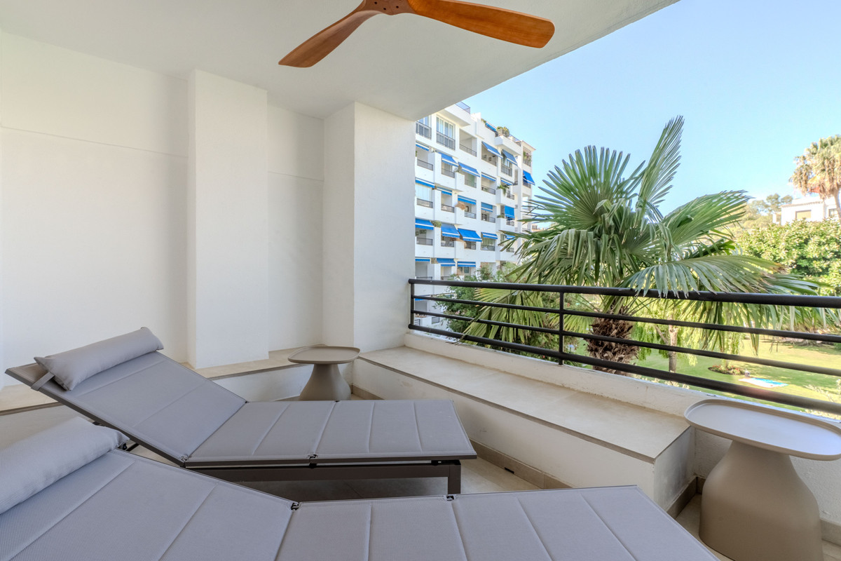 Se vende Apartamento Planta Media de 2 dormitorios en Costa Del Sol, Málaga, España