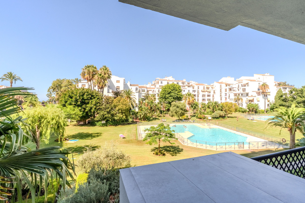 Se vende Apartamento Planta Media de 2 dormitorios en Costa Del Sol, Málaga, España