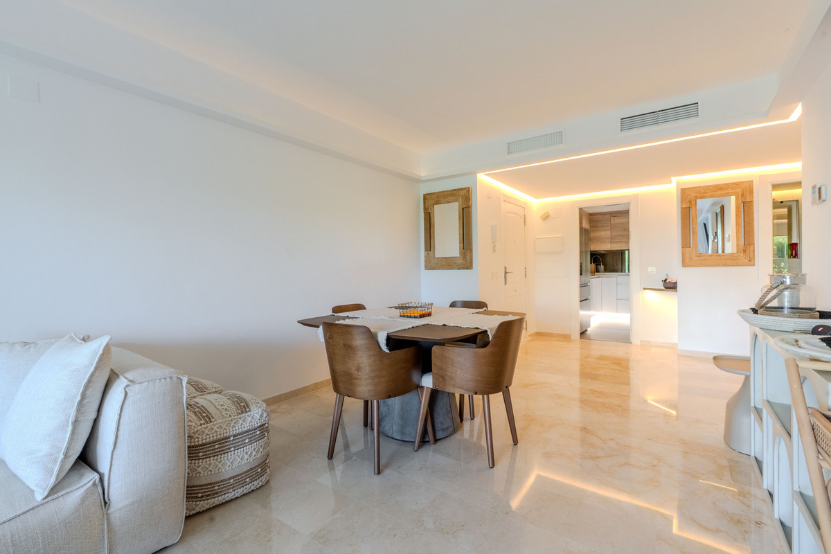 Se vende Apartamento Planta Media de 2 dormitorios en Costa Del Sol, Málaga, España