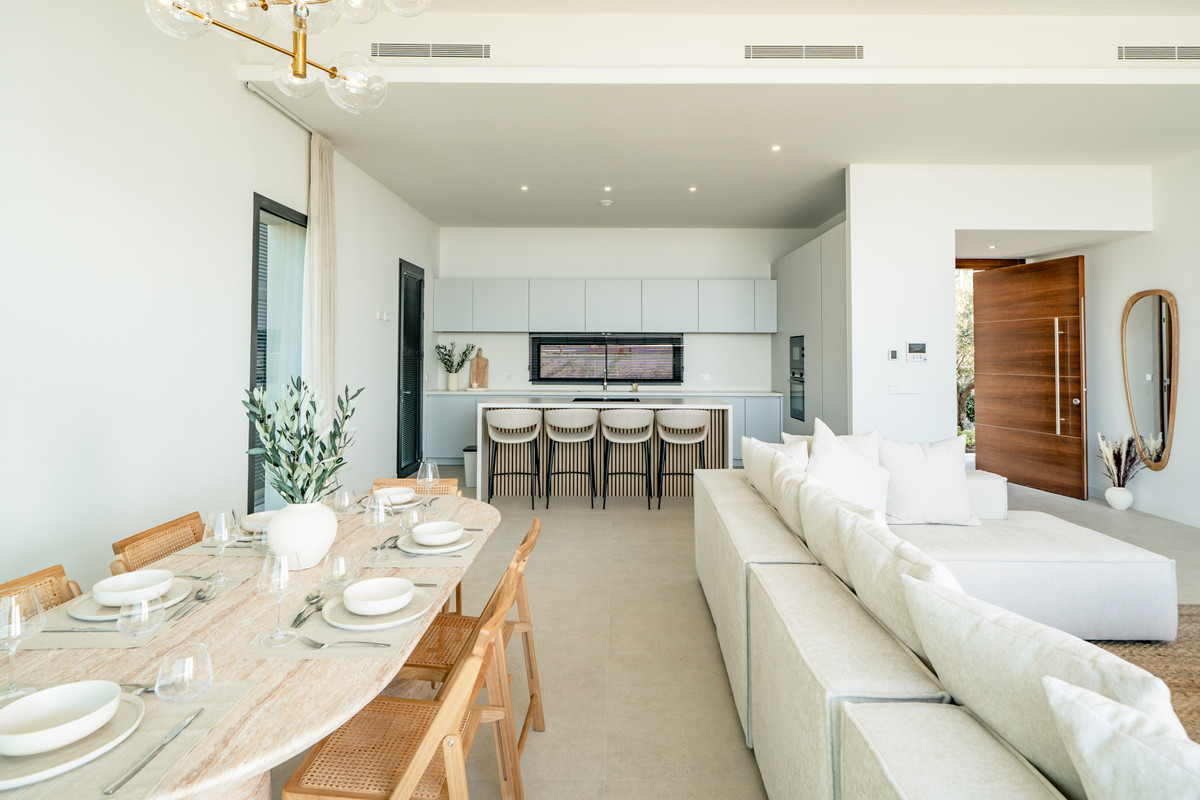 3 Bed Townhouse for sale in Benahavís Costa Del Sol, Málaga, Spain