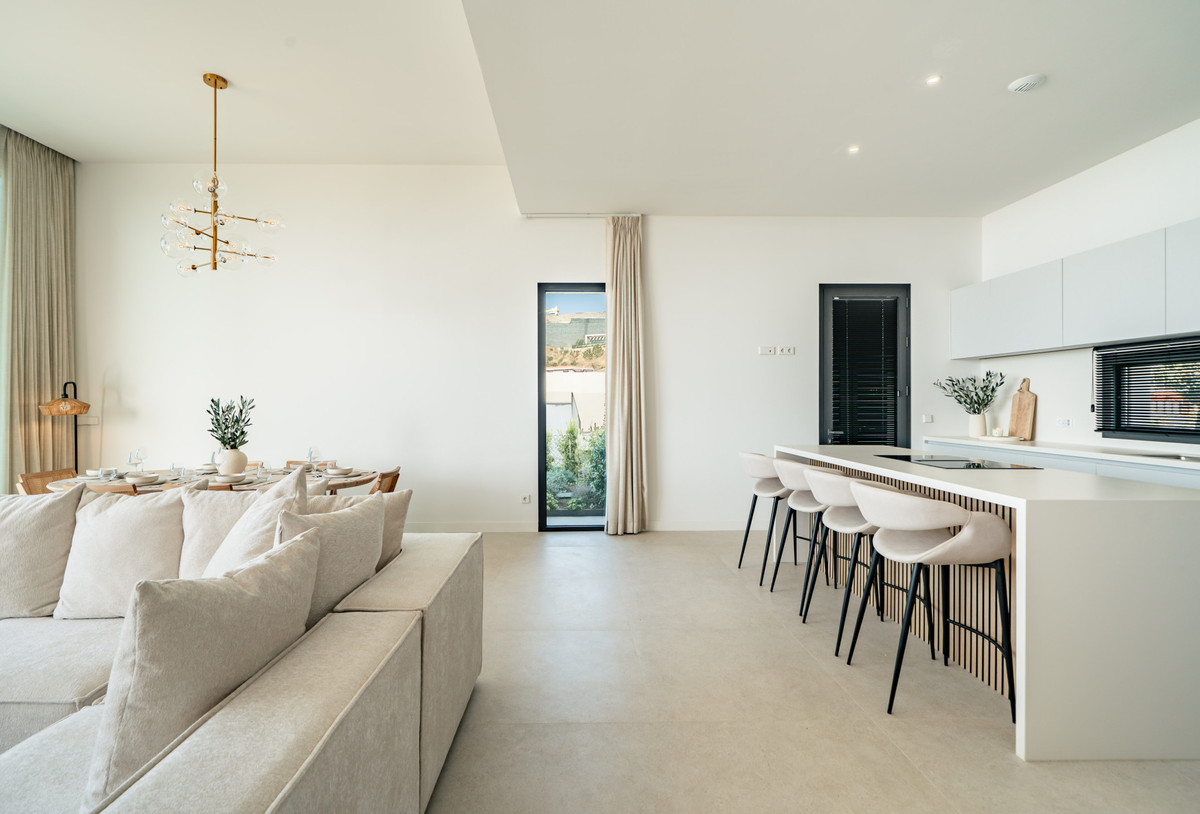 3 Bed Townhouse for sale in Benahavís Costa Del Sol, Málaga, Spain