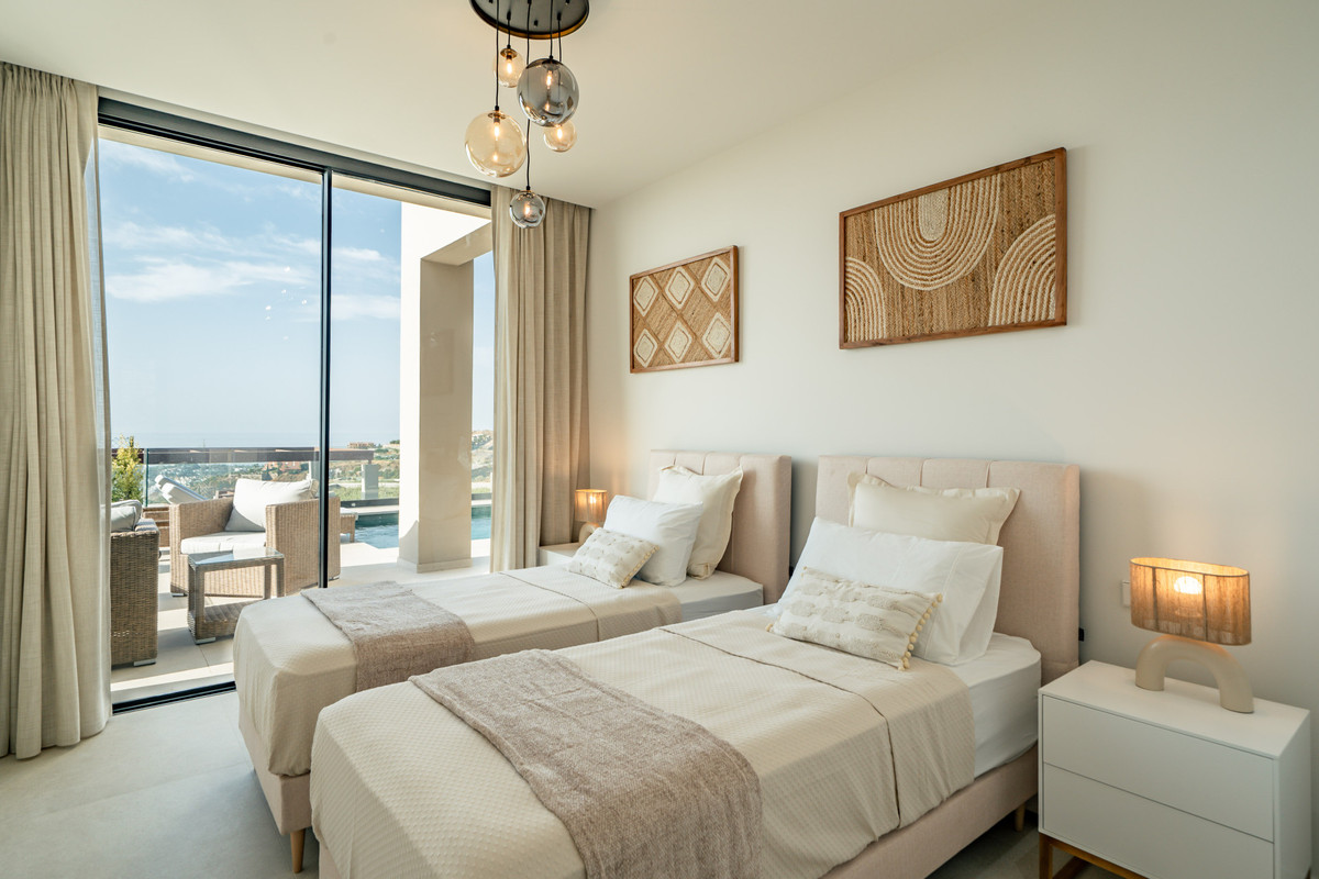 3 Bed Townhouse for sale in Benahavís Costa Del Sol, Málaga, Spain