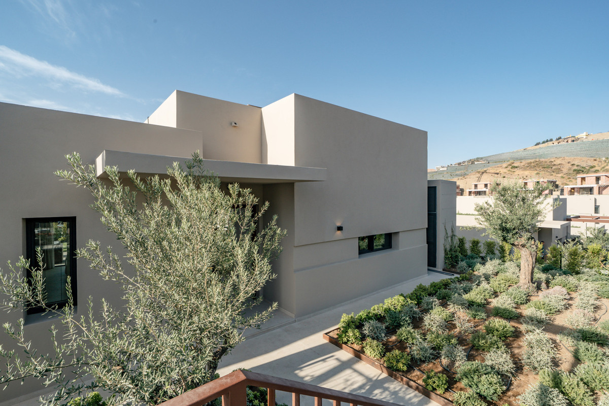 3 Bed Townhouse for sale in Benahavís Costa Del Sol, Málaga, Spain