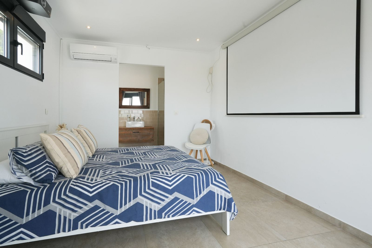7 Bed Townhouse for sale in Moraira Costa Blanca, Alicante, Spain
