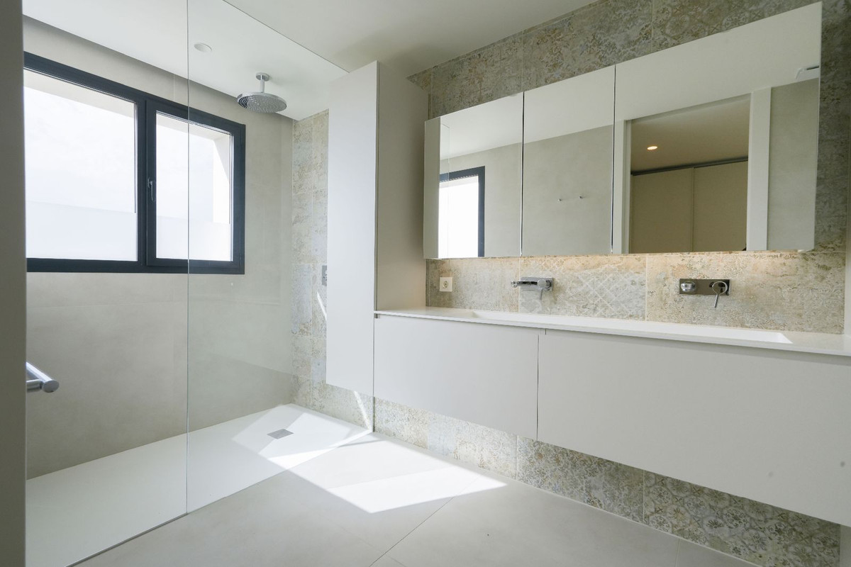 Se vende Villa - Chalet de 5 dormitorios en Costa Blanca, Alicante, España