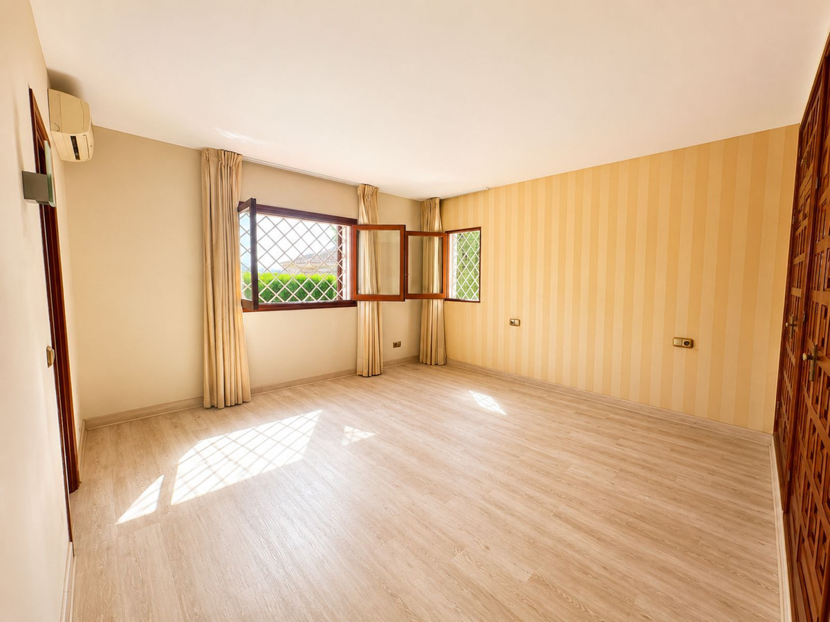 4 Bed Townhouse for sale in Río Real Costa Del Sol, Málaga, Spain