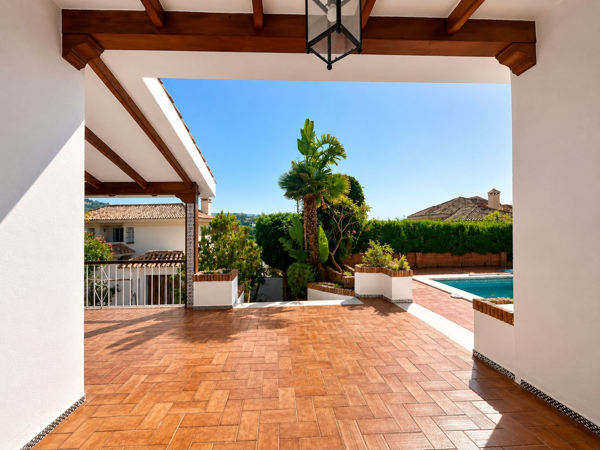 4 Bed Townhouse for sale in Río Real Costa Del Sol, Málaga, Spain