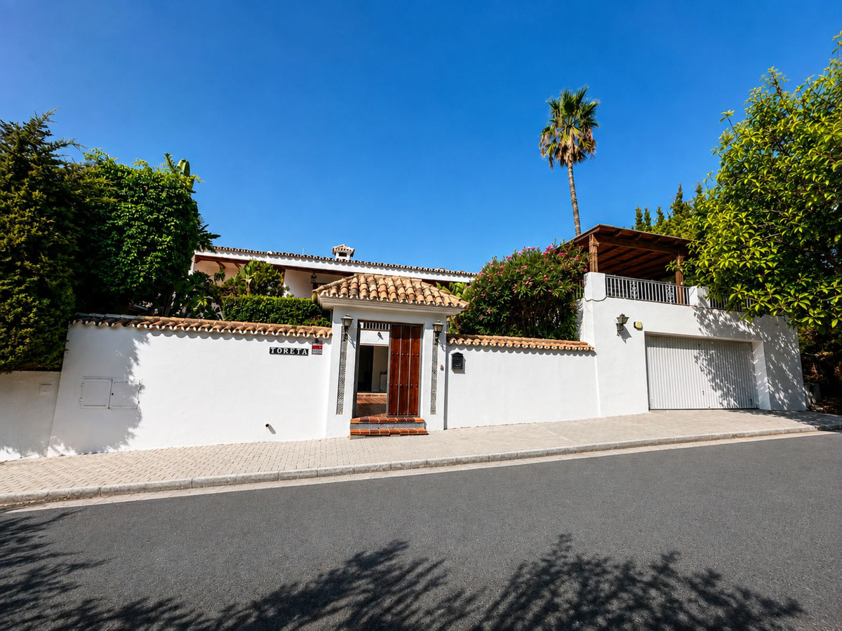 4 Bed Townhouse for sale in Río Real Costa Del Sol, Málaga, Spain