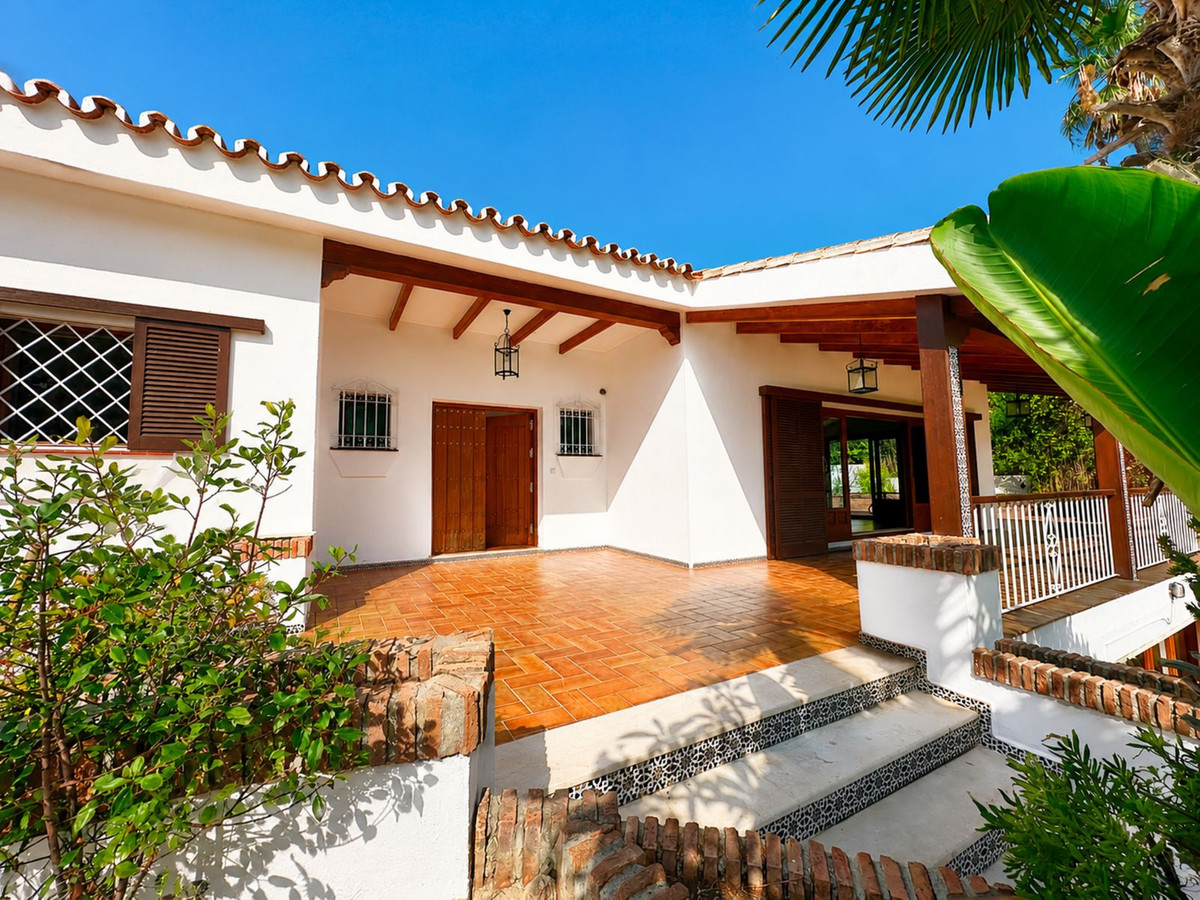 4 Bed Townhouse for sale in Río Real Costa Del Sol, Málaga, Spain