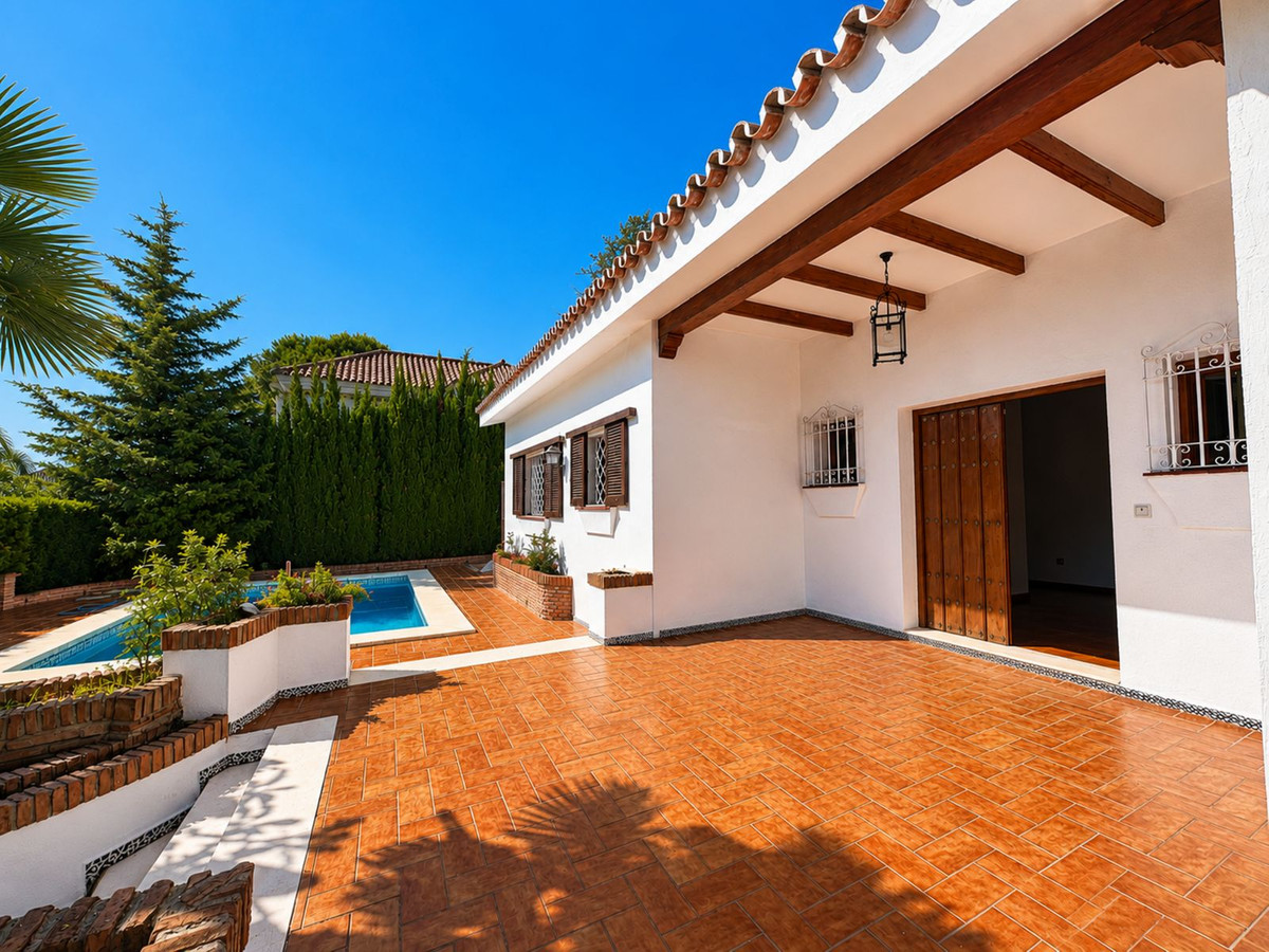 4 Bed Townhouse for sale in Río Real Costa Del Sol, Málaga, Spain
