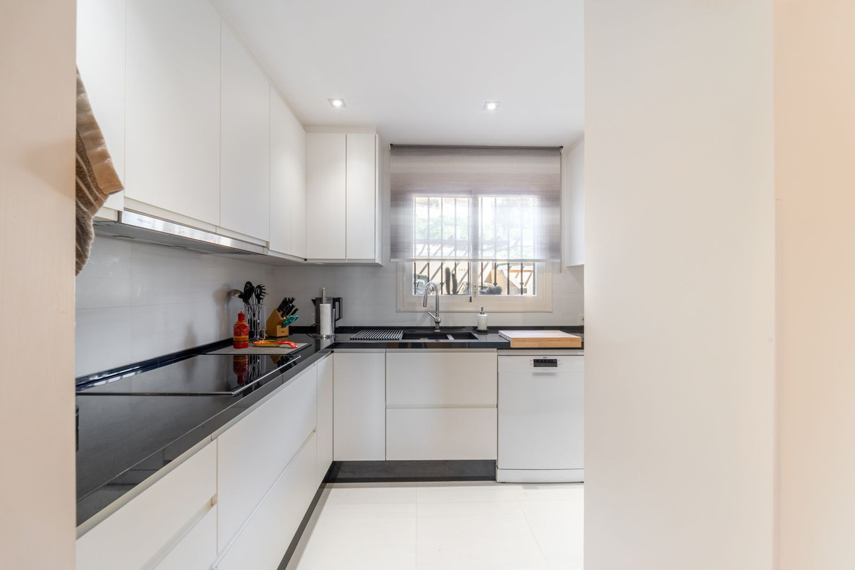 Se vende Apartamento Planta Media de 2 dormitorios en Costa Del Sol, Málaga, España