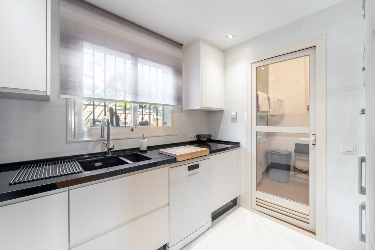 Se vende Apartamento Planta Media de 2 dormitorios en Costa Del Sol, Málaga, España