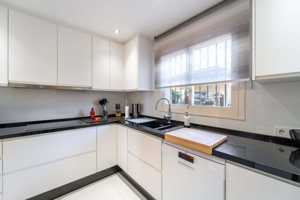 Se vende Apartamento Planta Media de 2 dormitorios en Costa Del Sol, Málaga, España