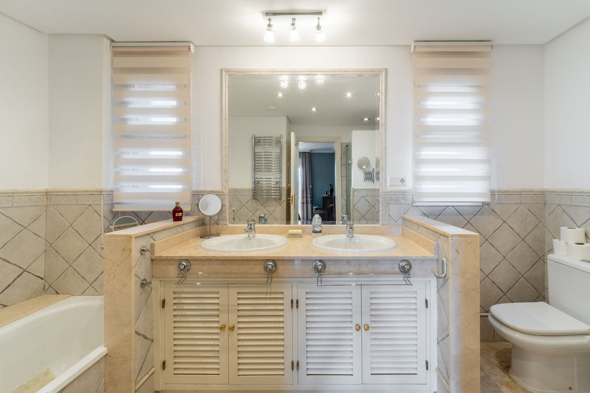 Se vende Apartamento Planta Media de 2 dormitorios en Costa Del Sol, Málaga, España