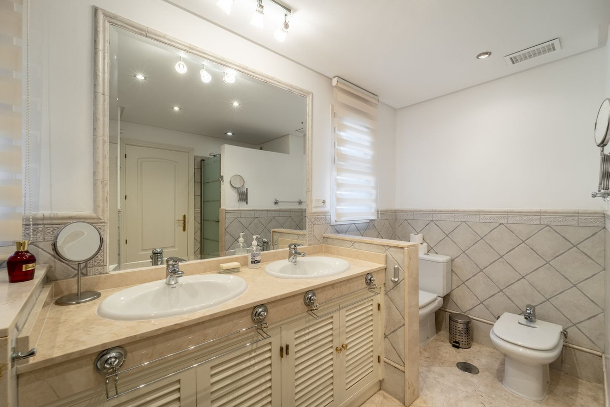 Se vende Apartamento Planta Media de 2 dormitorios en Costa Del Sol, Málaga, España