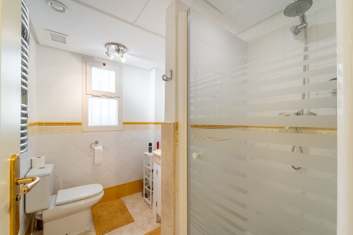 Se vende Apartamento Planta Media de 2 dormitorios en Costa Del Sol, Málaga, España