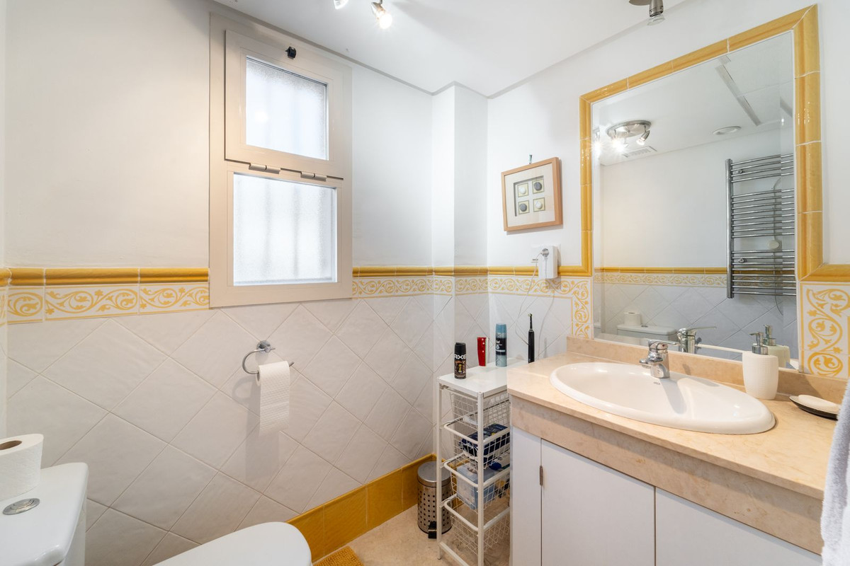 Se vende Apartamento Planta Media de 2 dormitorios en Costa Del Sol, Málaga, España