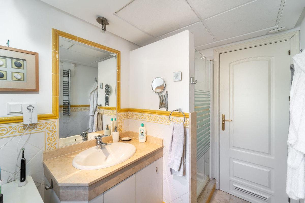 Se vende Apartamento Planta Media de 2 dormitorios en Costa Del Sol, Málaga, España