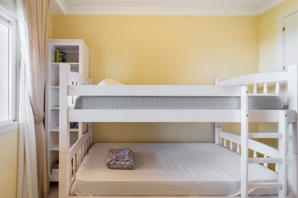 Se vende Apartamento Planta Media de 2 dormitorios en Costa Del Sol, Málaga, España
