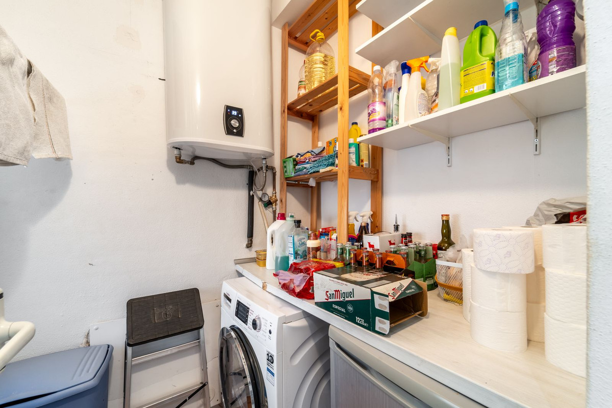 Se vende Apartamento Planta Media de 2 dormitorios en Costa Del Sol, Málaga, España