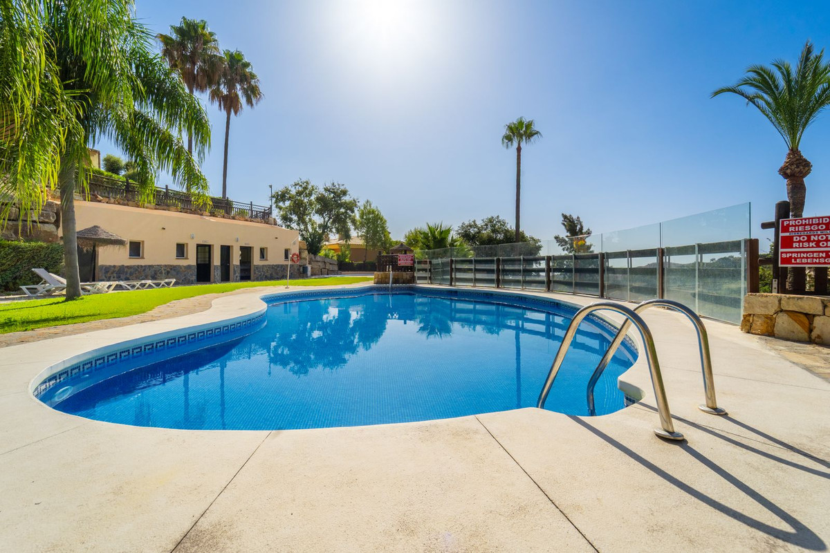 Se vende Apartamento Planta Media de 2 dormitorios en Costa Del Sol, Málaga, España