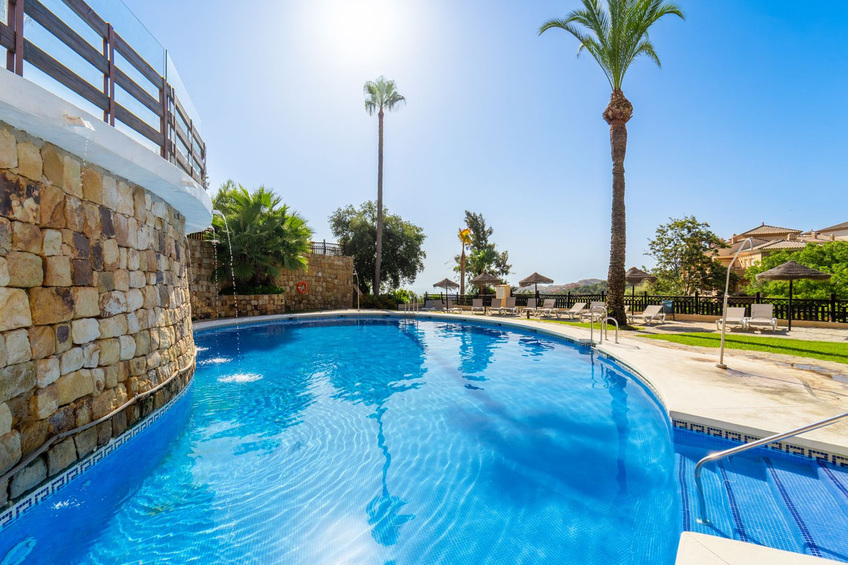 Se vende Apartamento Planta Media de 2 dormitorios en Costa Del Sol, Málaga, España