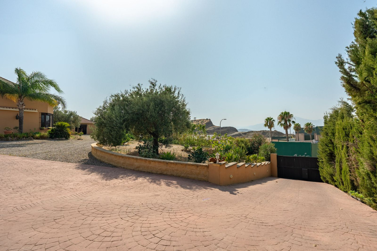 3 Bed Townhouse for sale in Coín Costa Del Sol, Málaga, Spain