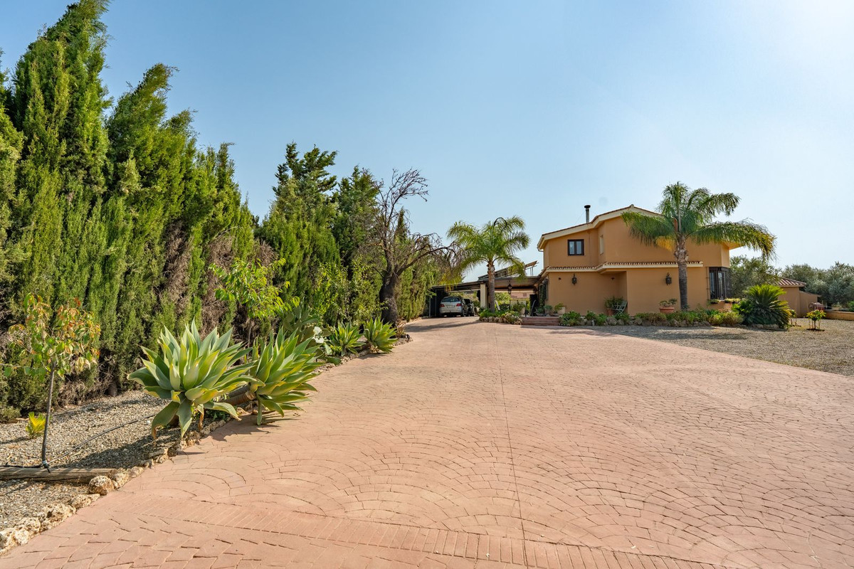 3 Bed Townhouse for sale in Coín Costa Del Sol, Málaga, Spain