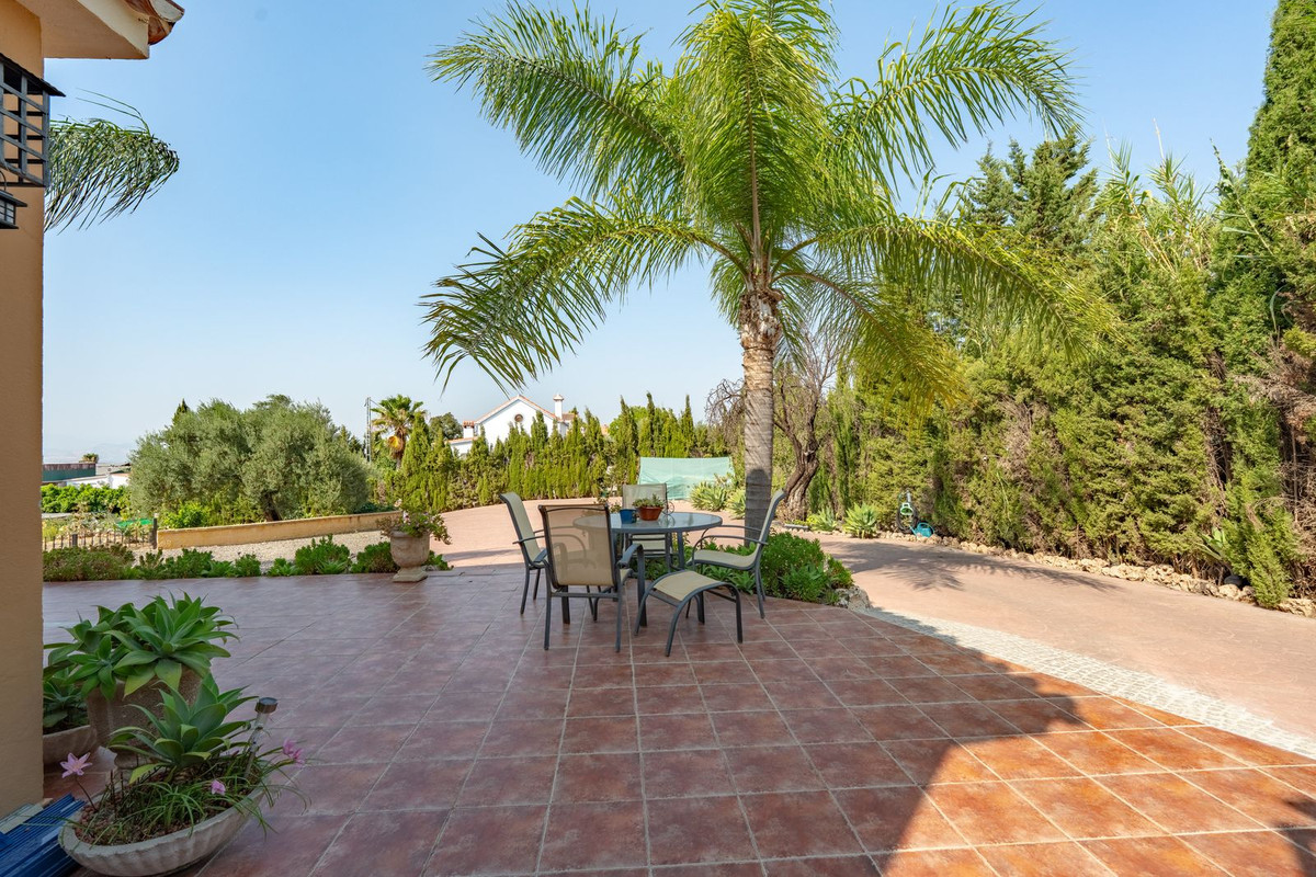3 Bed Townhouse for sale in Coín Costa Del Sol, Málaga, Spain