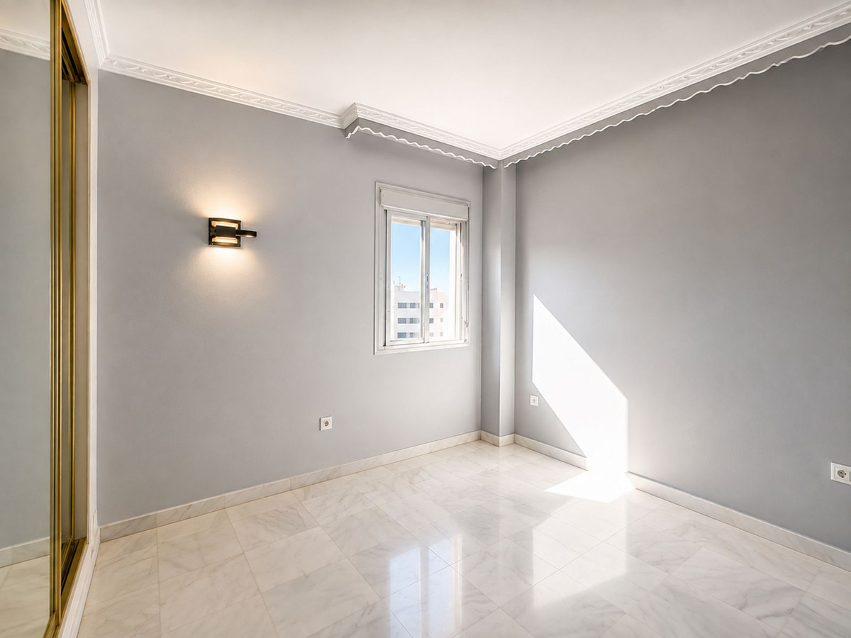 Se vende Apartamento Planta Media de 4 dormitorios en Costa Del Sol, Málaga, España
