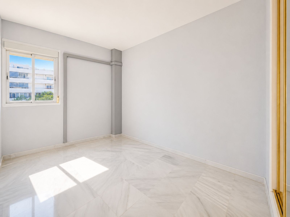 Se vende Apartamento Planta Media de 4 dormitorios en Costa Del Sol, Málaga, España