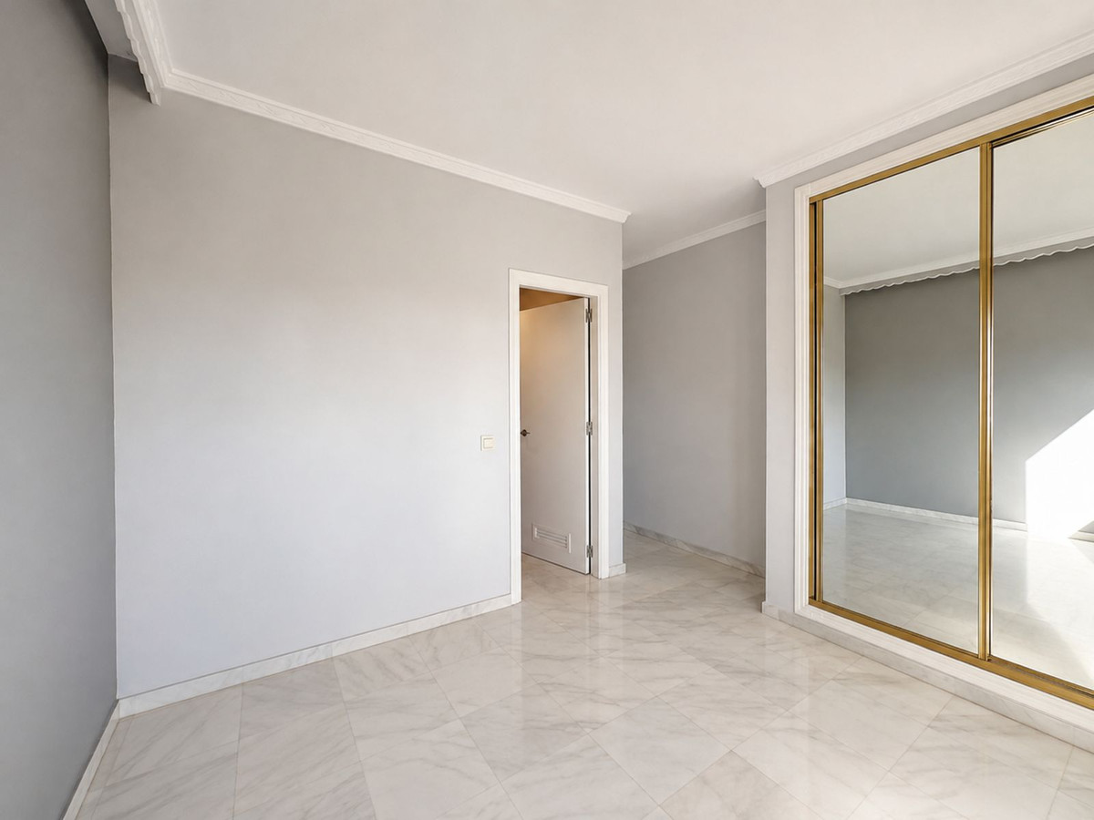 Se vende Apartamento Planta Media de 4 dormitorios en Costa Del Sol, Málaga, España