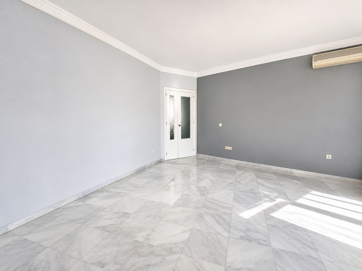 Se vende Apartamento Planta Media de 4 dormitorios en Costa Del Sol, Málaga, España
