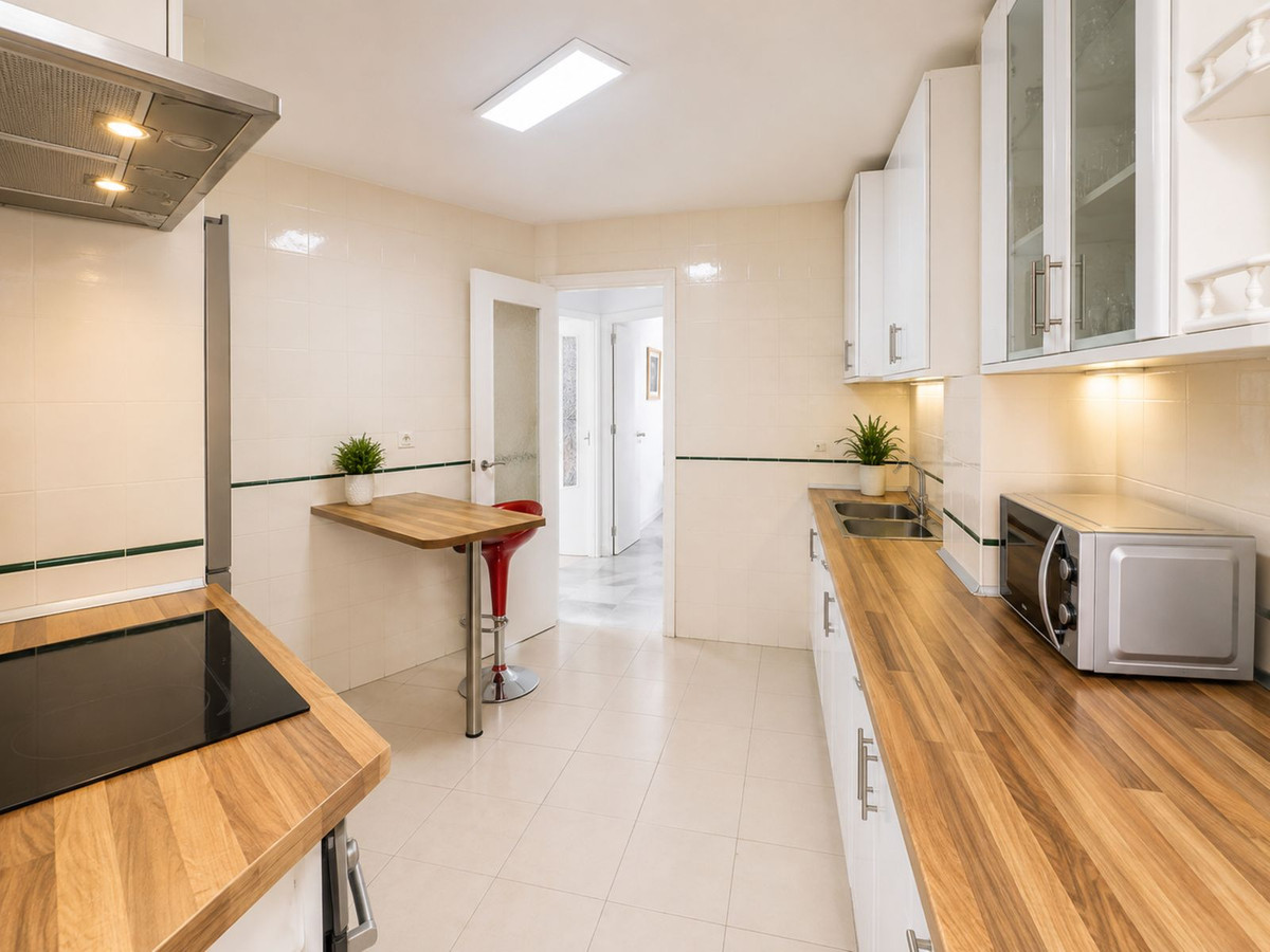 Se vende Apartamento Planta Media de 4 dormitorios en Costa Del Sol, Málaga, España