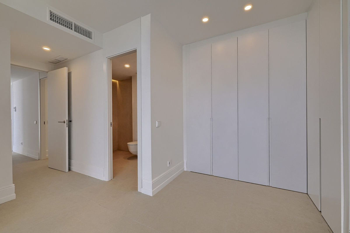 Se vende Apartamento Planta Media de 3 dormitorios en Costa Del Sol, Málaga, España