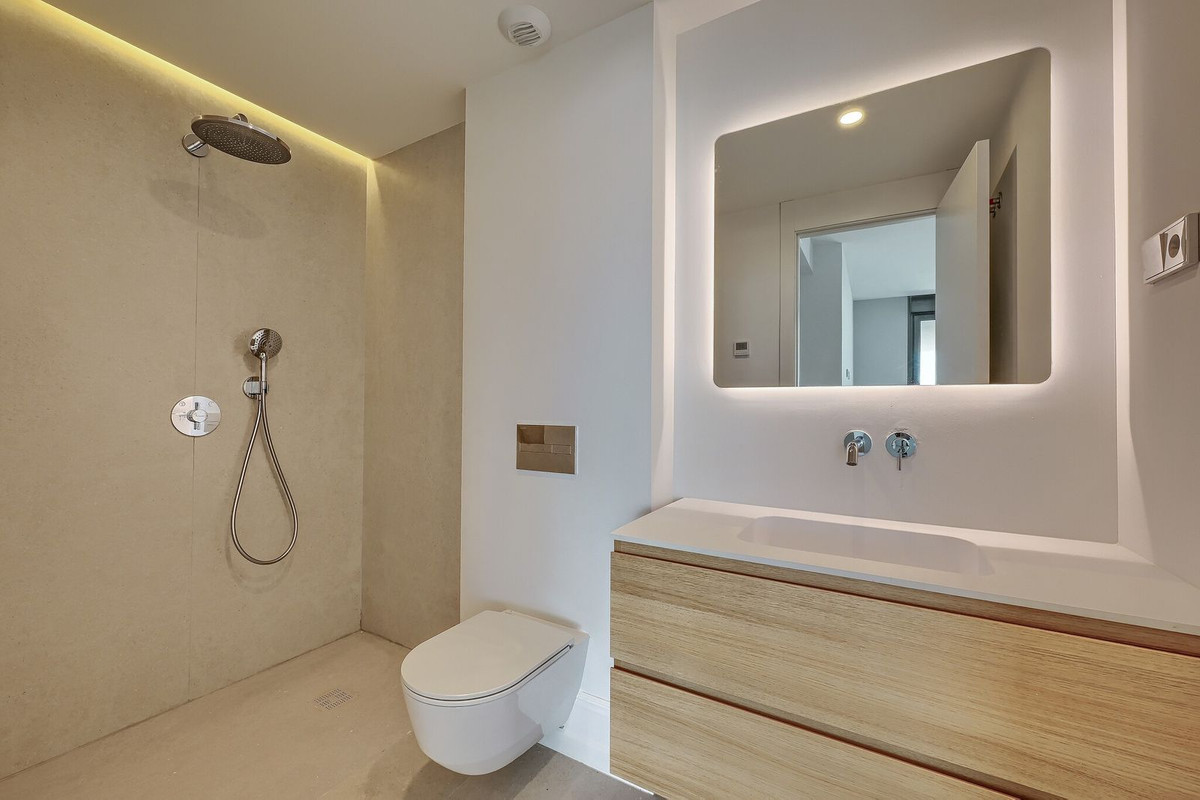 Se vende Apartamento Planta Media de 3 dormitorios en Costa Del Sol, Málaga, España
