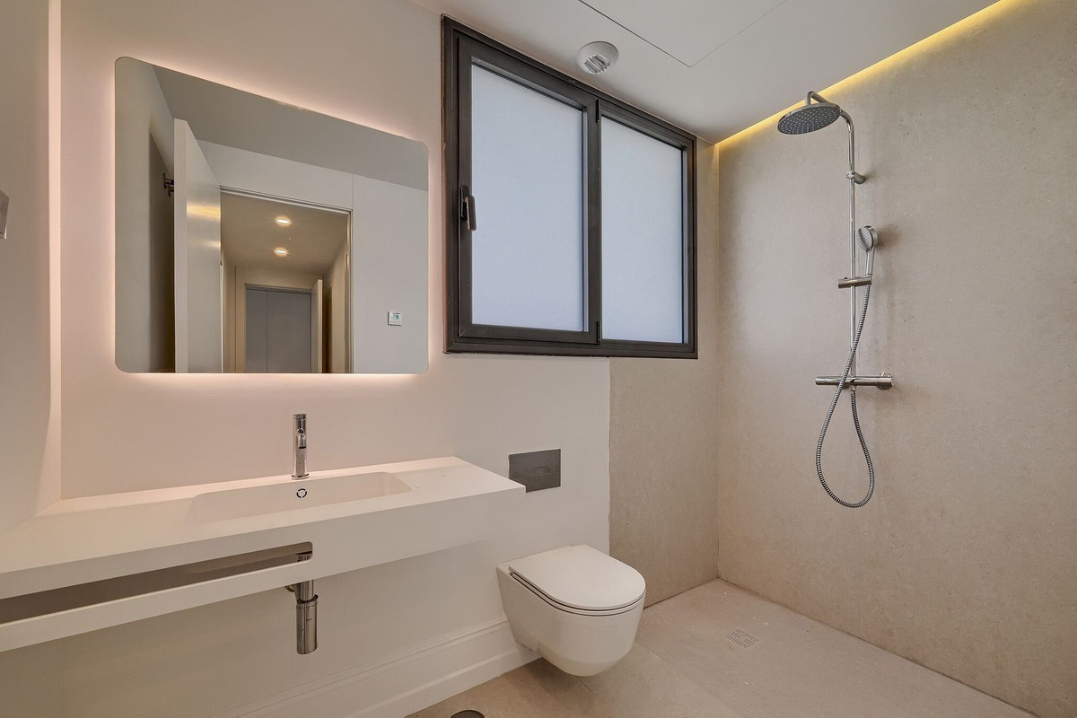 Se vende Apartamento Planta Media de 3 dormitorios en Costa Del Sol, Málaga, España