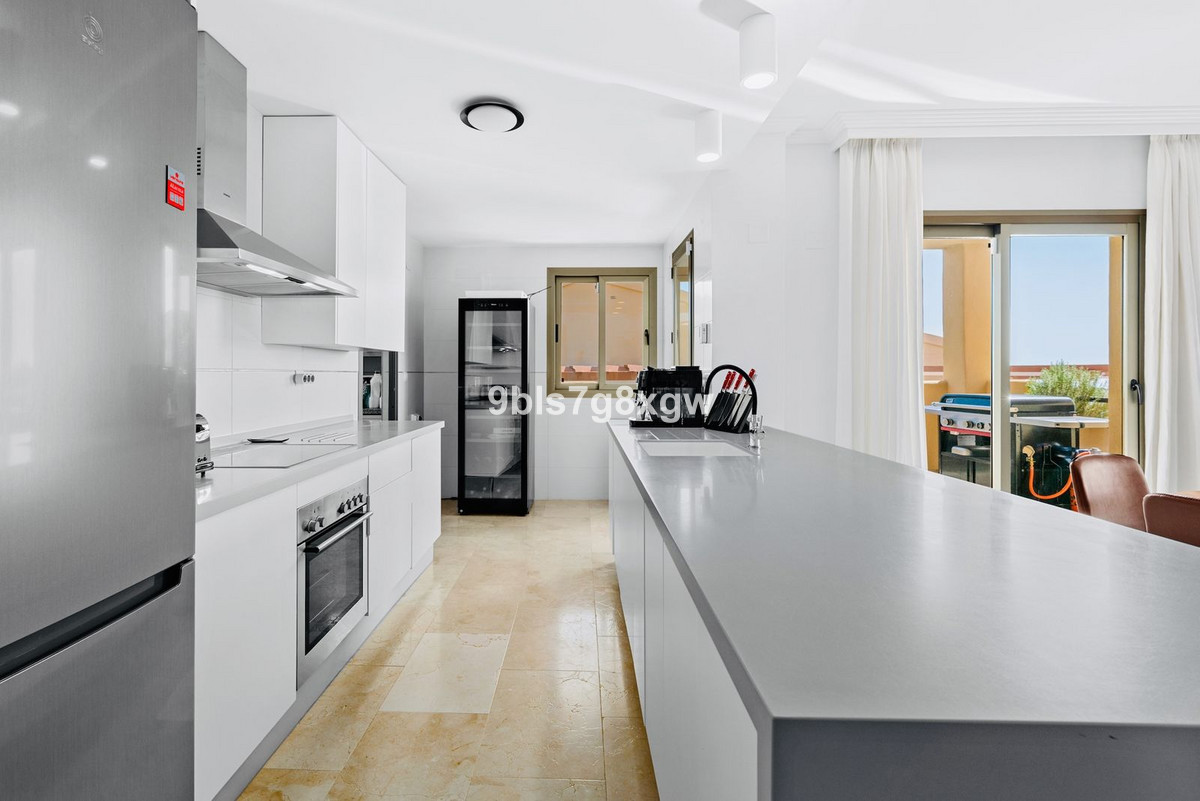 3 Bed Apartment for sale in Benahavís Costa Del Sol, Málaga, Spain