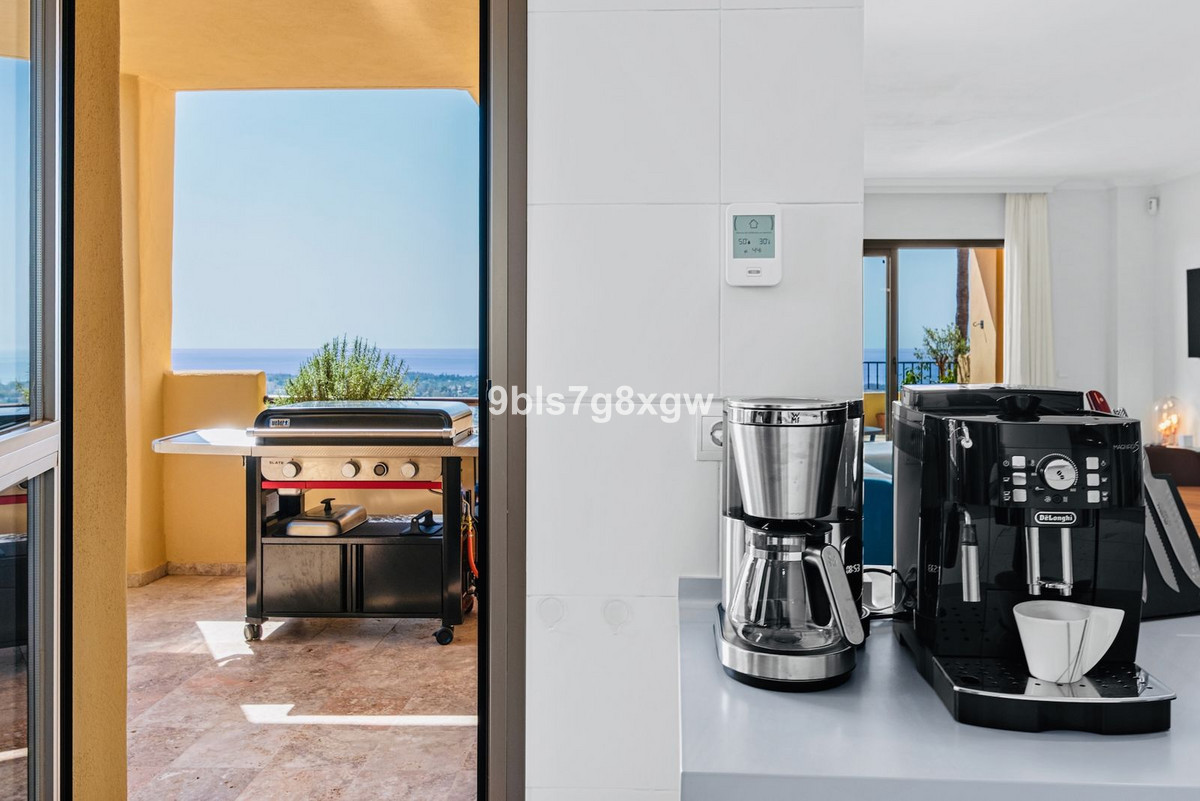 3 Bed Apartment for sale in Benahavís Costa Del Sol, Málaga, Spain