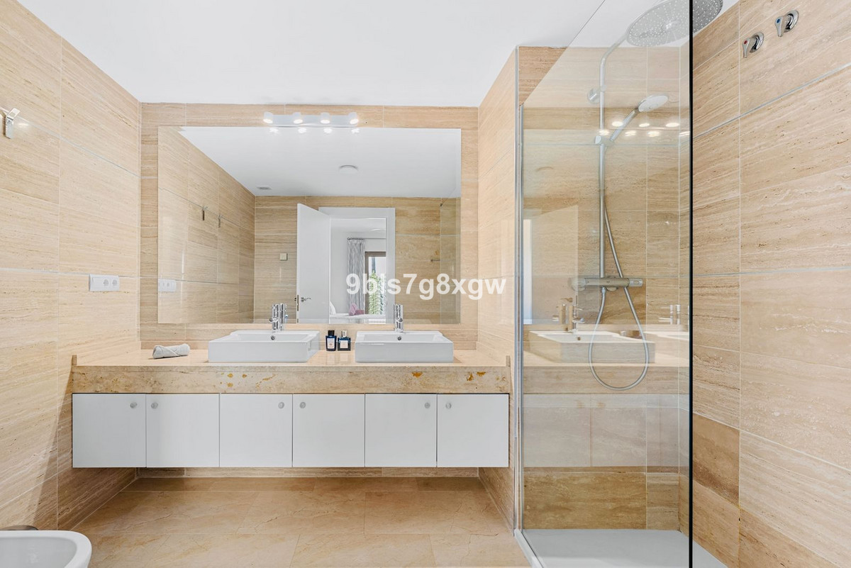 3 Bed Apartment for sale in Benahavís Costa Del Sol, Málaga, Spain