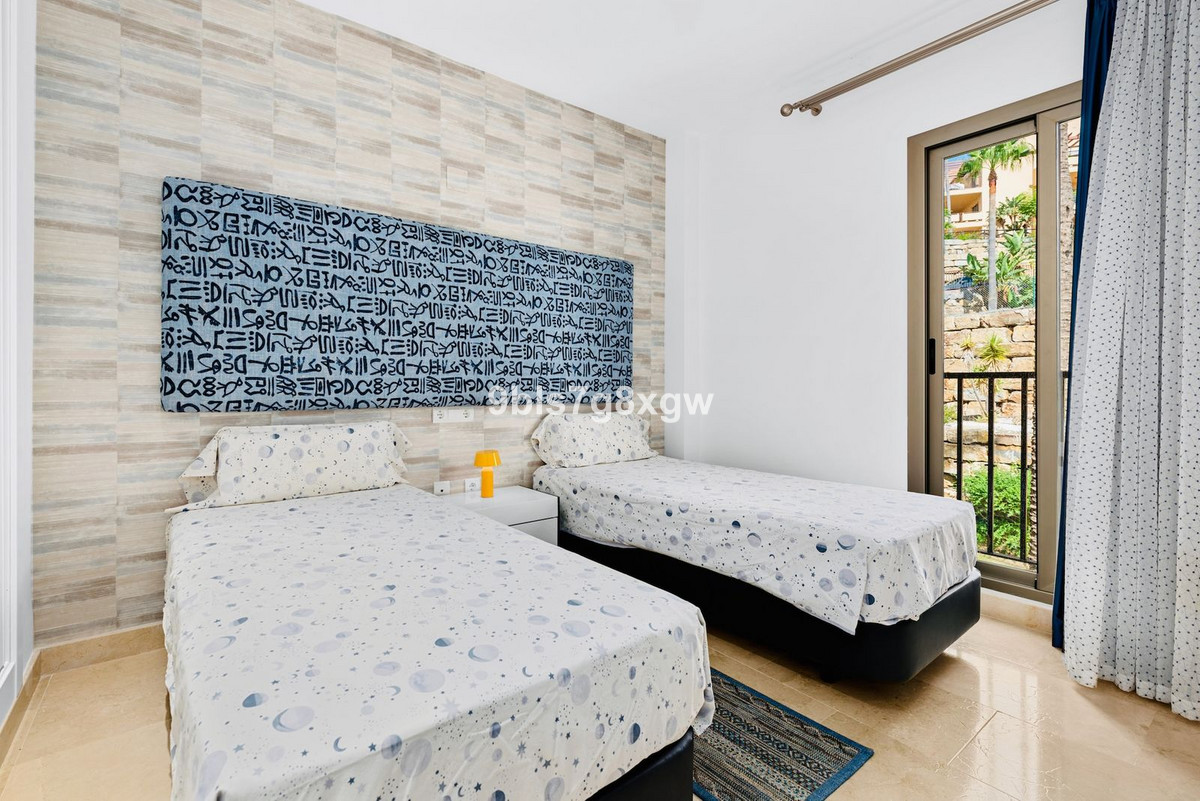 3 Bed Apartment for sale in Benahavís Costa Del Sol, Málaga, Spain