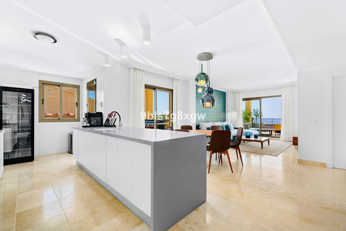 3 Bed Apartment for sale in Benahavís Costa Del Sol, Málaga, Spain