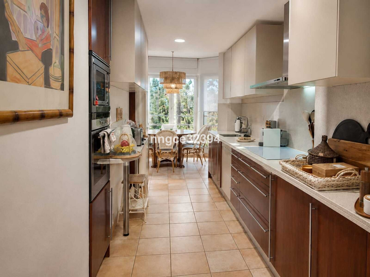 2 Bed Apartment for sale in Sierra Blanca Costa Del Sol, Málaga, Spain
