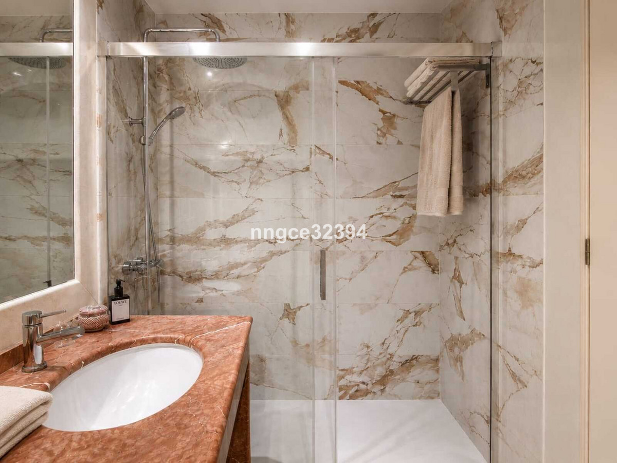 2 Bed Apartment for sale in Sierra Blanca Costa Del Sol, Málaga, Spain