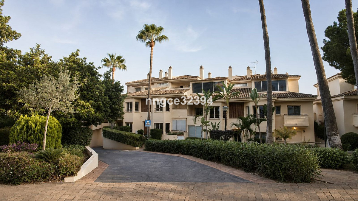 2 Bed Apartment for sale in Sierra Blanca Costa Del Sol, Málaga, Spain