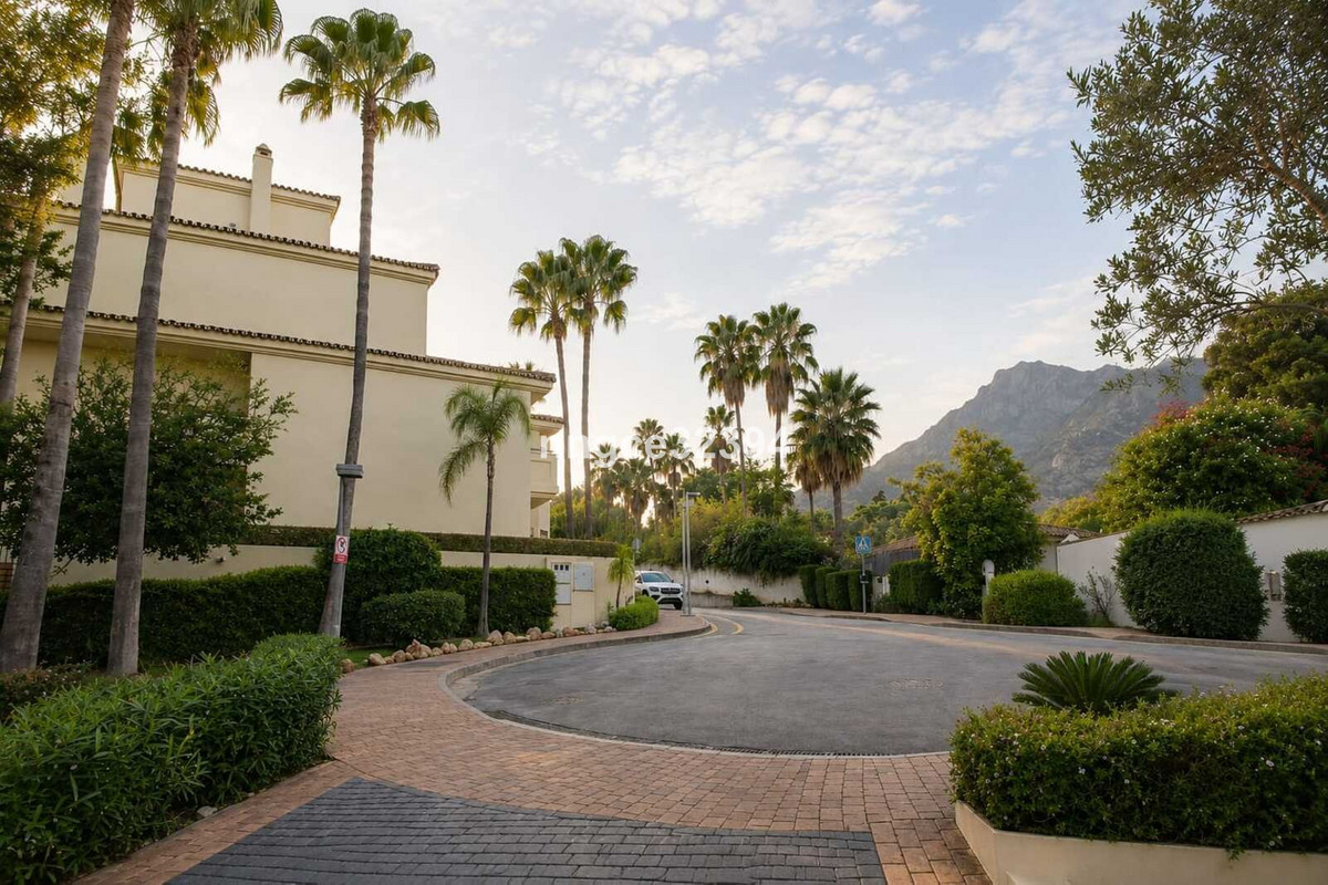2 Bed Apartment for sale in Sierra Blanca Costa Del Sol, Málaga, Spain