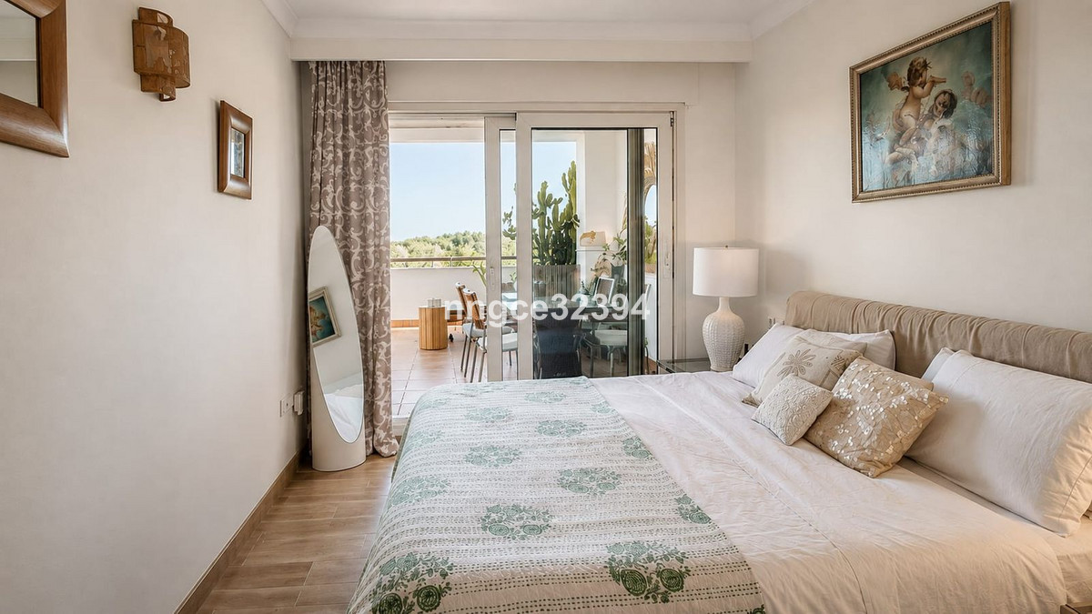 2 Bed Apartment for sale in Sierra Blanca Costa Del Sol, Málaga, Spain